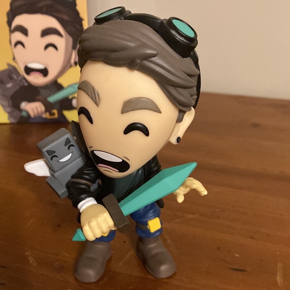 Dan TDM Vinyl Figure - Picture 3 of 12